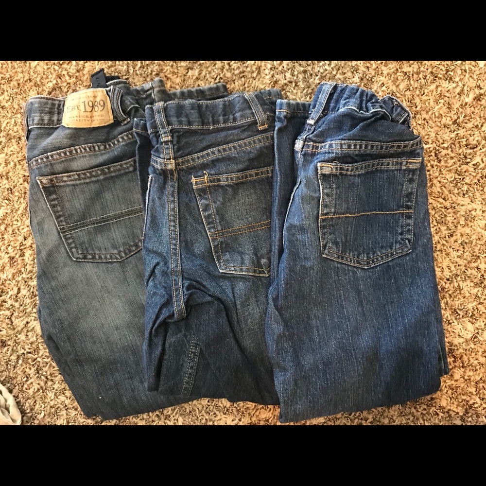 Boys size 8. No rips or tears.